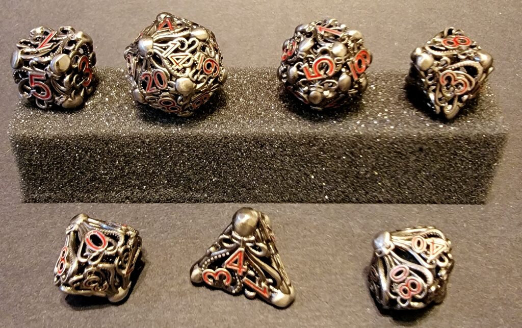 Cthulhu's Grip Hollow Metal Dice Set - Silver